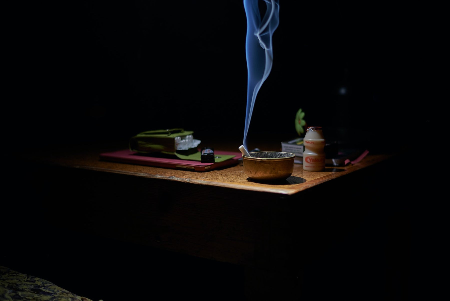 How to smoke weed in your room - A discreet smoking solution