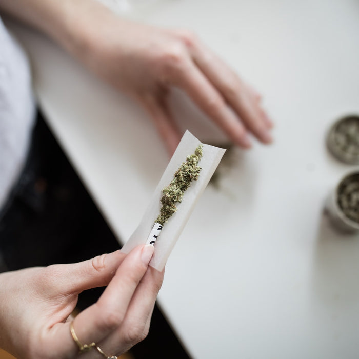 Bongs Vs. Joints: The ultimate showdown