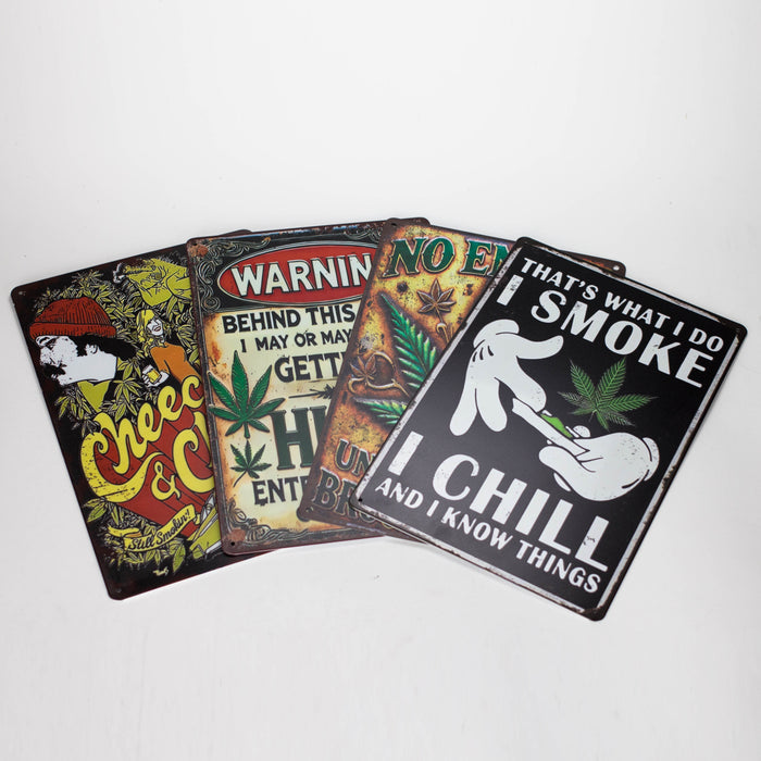 TRIM QUEEN | 420 VINTAGE SIGNS Flag · Sign Trim Queen