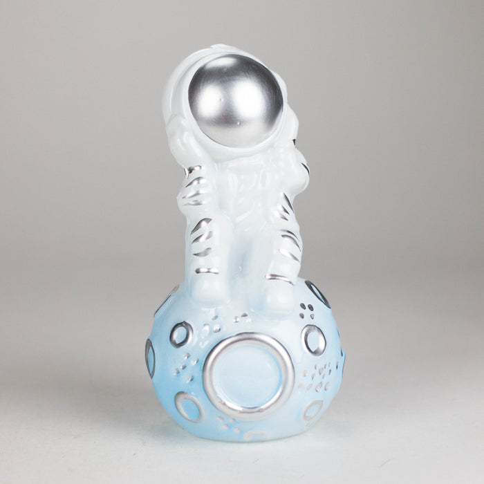 7" 3D Astronaut Glass Bong – Space Inspired Water Pipe Glass Bong 777 Smoke