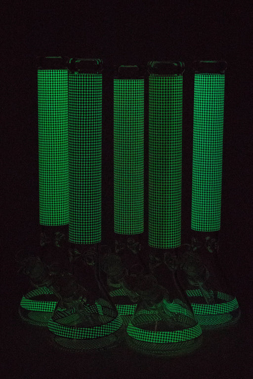 18" Diamond pattern Glow in the dark 7 mm glass beaker bong Beaker Bong ONE